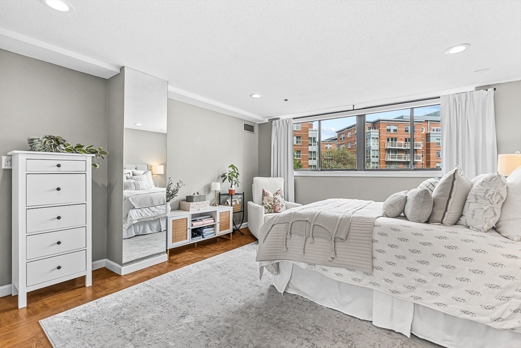 357 Commercial St, Waterfront