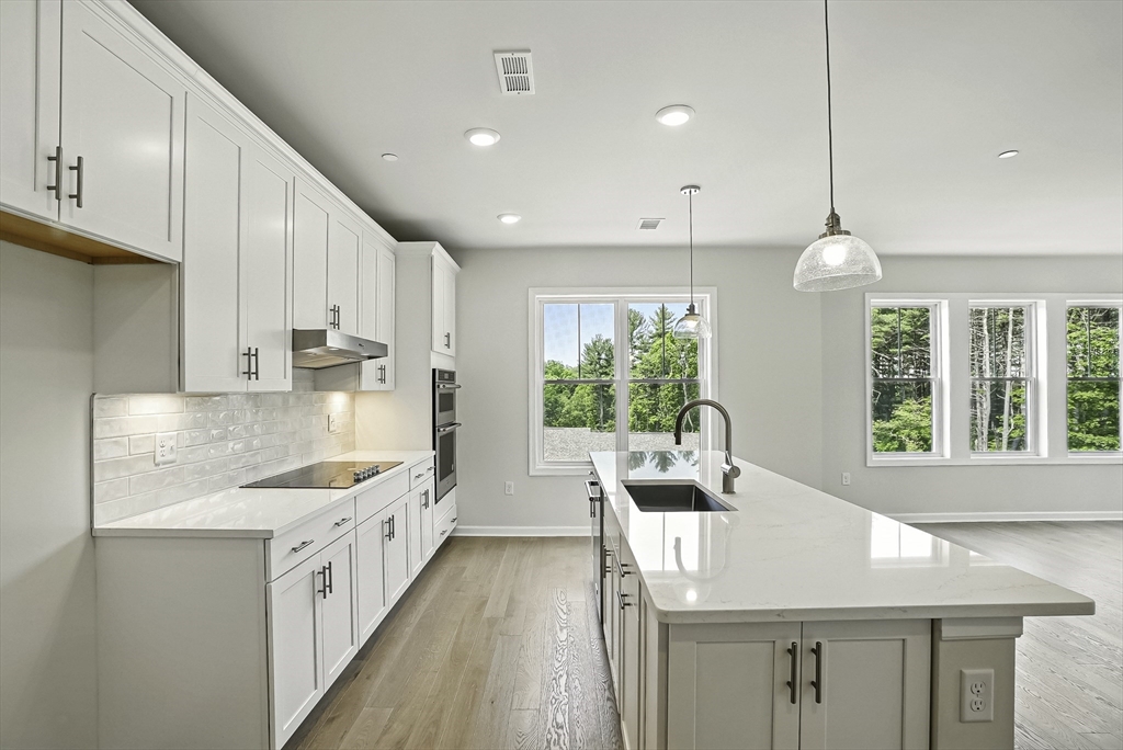 4 Winslow Ln, Grafton