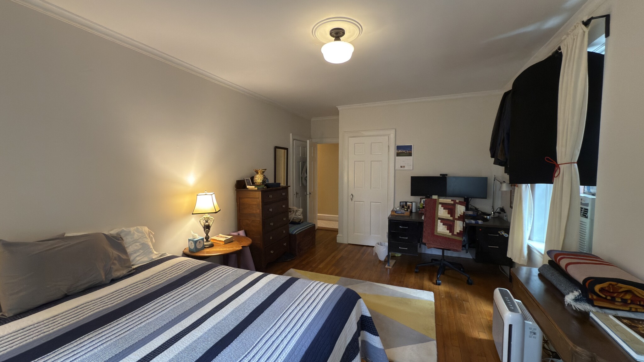 17 Monmouth Ct, Longwood