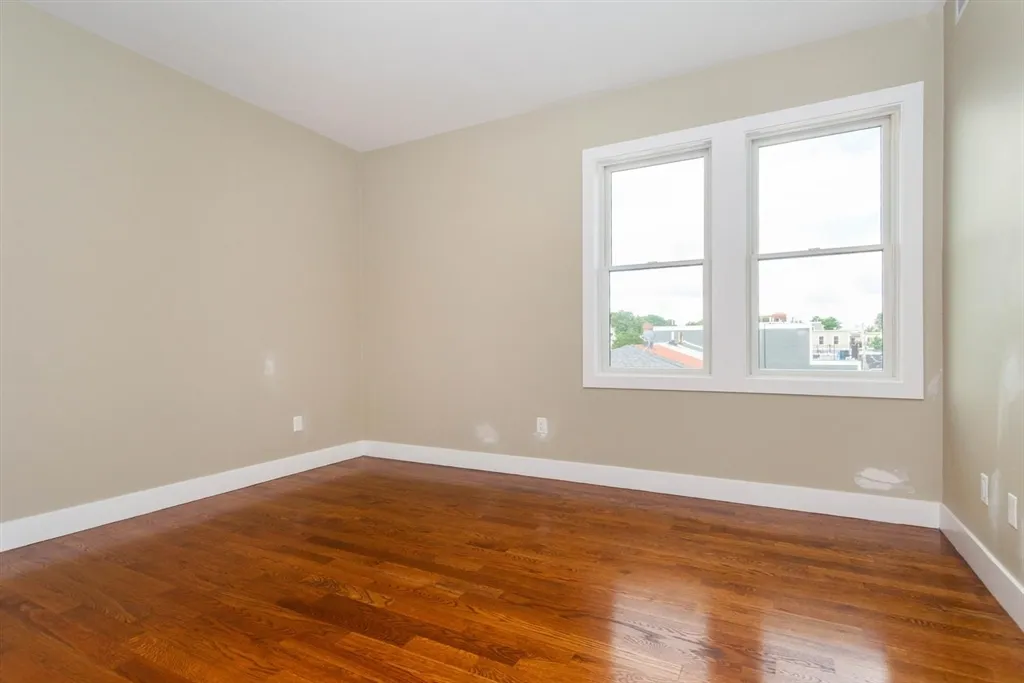 906 East 2nd St, South Boston