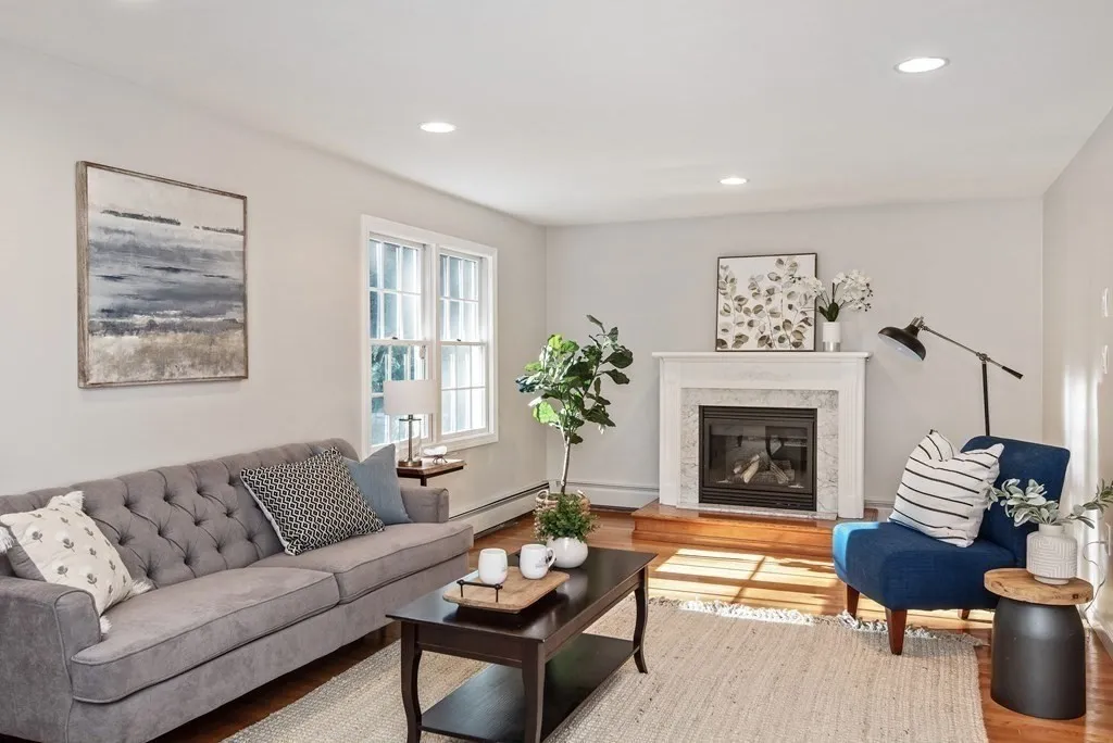 29 Burke Ln, Wellesley