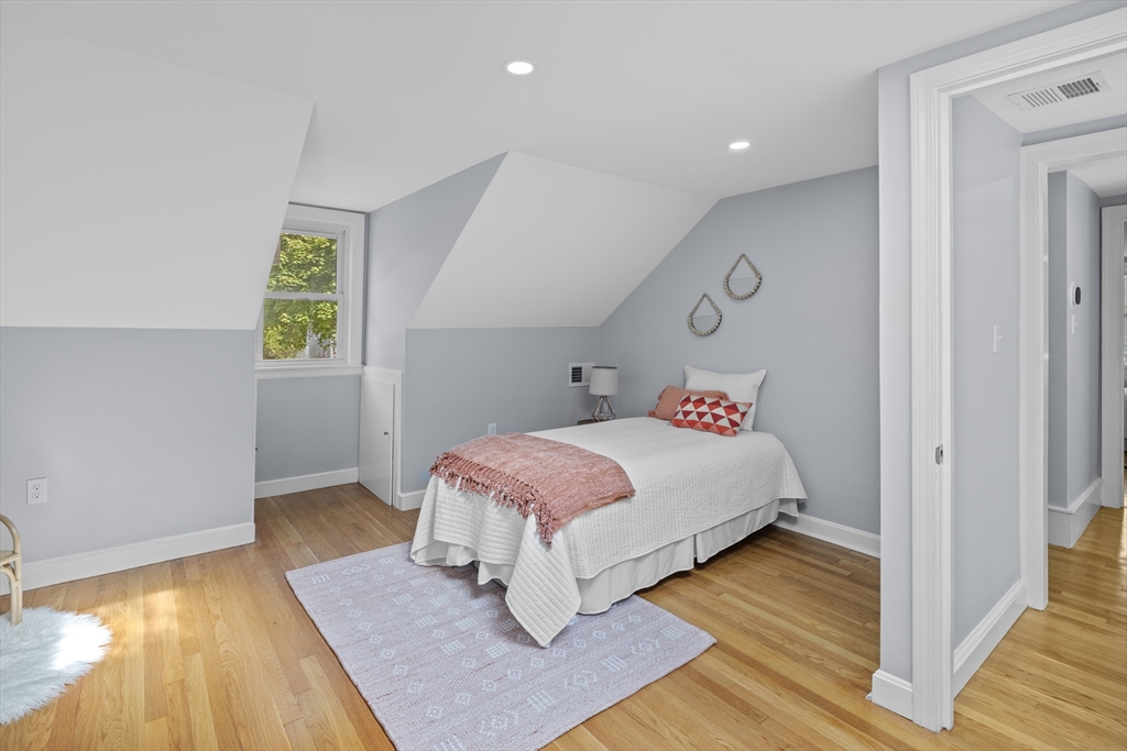 108 Radcliffe Rd, Belmont