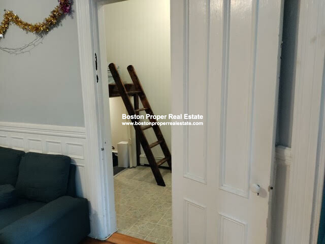 290 Newbury St, Back Bay