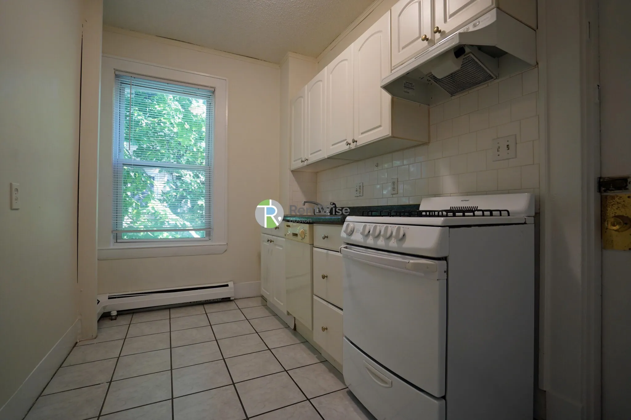 1 Ashford Ct, Allston