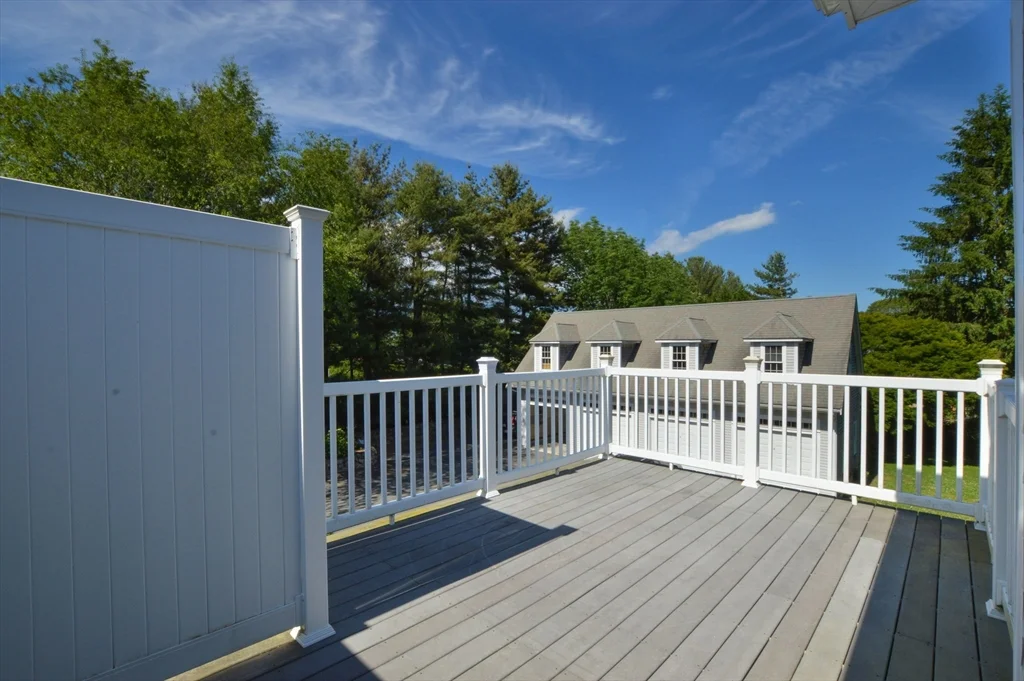66 Tucker Ln, Dartmouth