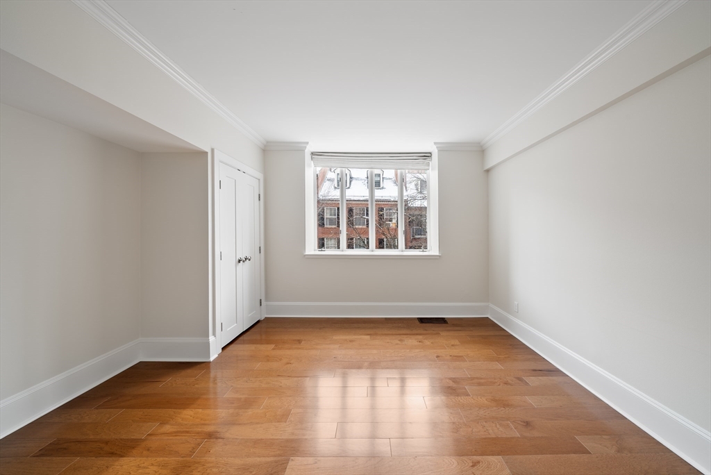 27 Chestnut St, Beacon Hill