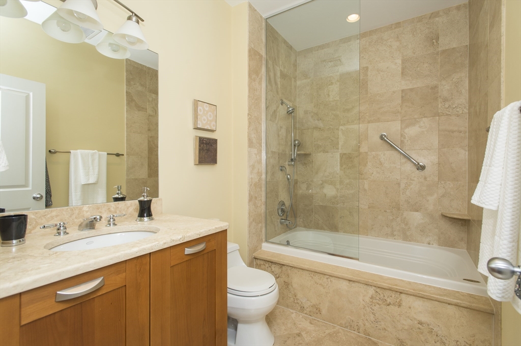 440 Commercial St, Waterfront