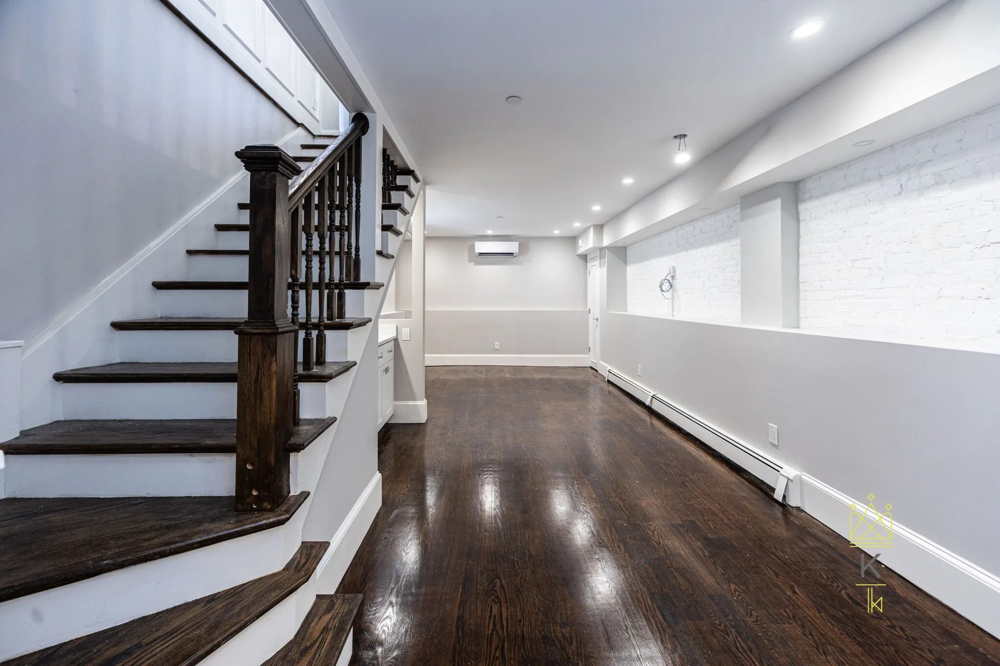 85 Regent St, Roxbury