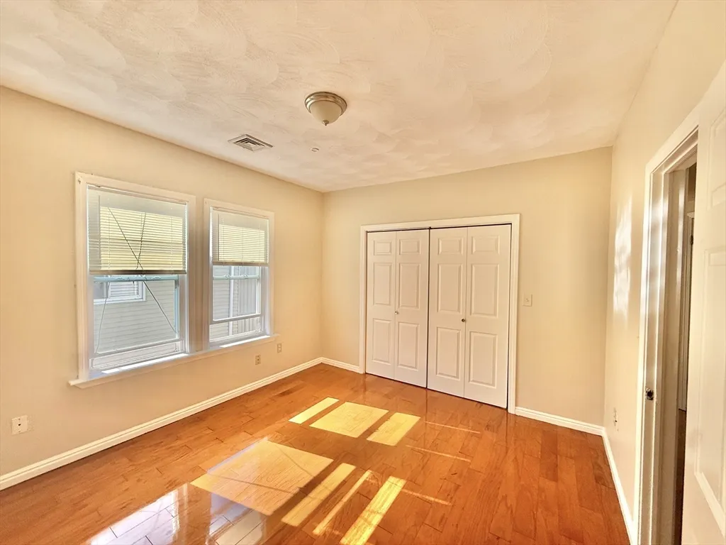 34 School St, Everett