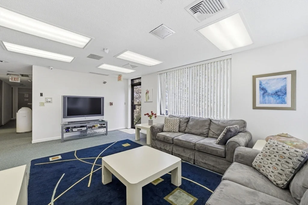 1006 Paradise Rd, Swampscott