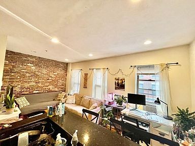 3 bed, 1.5 bath apartment for rent at 17 Thacher St Unit 4, North End — photo 9 of 22