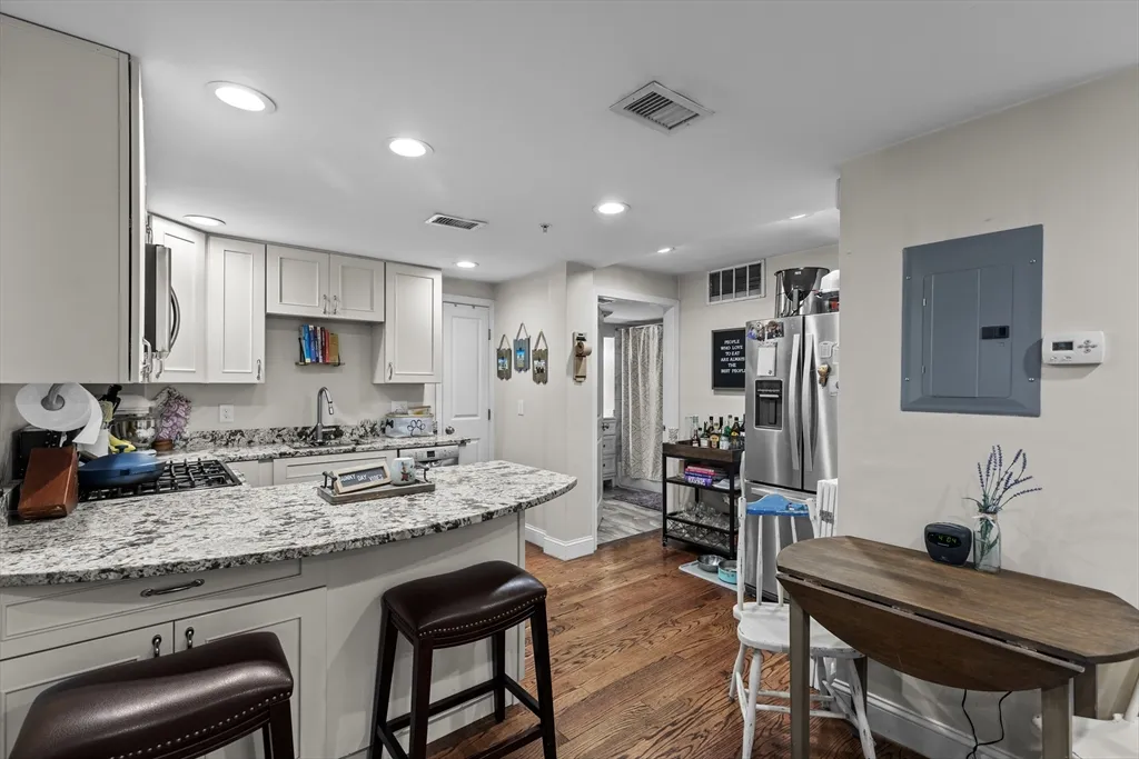 297 D St, South Boston