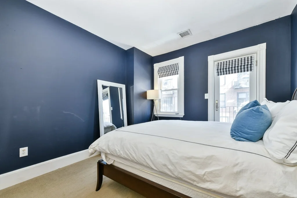 16 Follen St, Back Bay