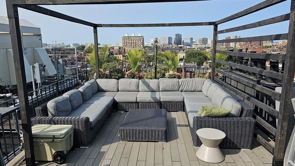 755 Boylston St, Back Bay