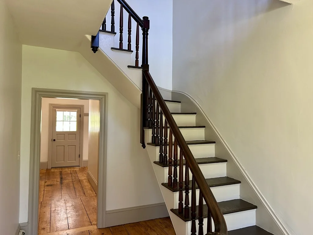 831 Lexington Rd, Concord