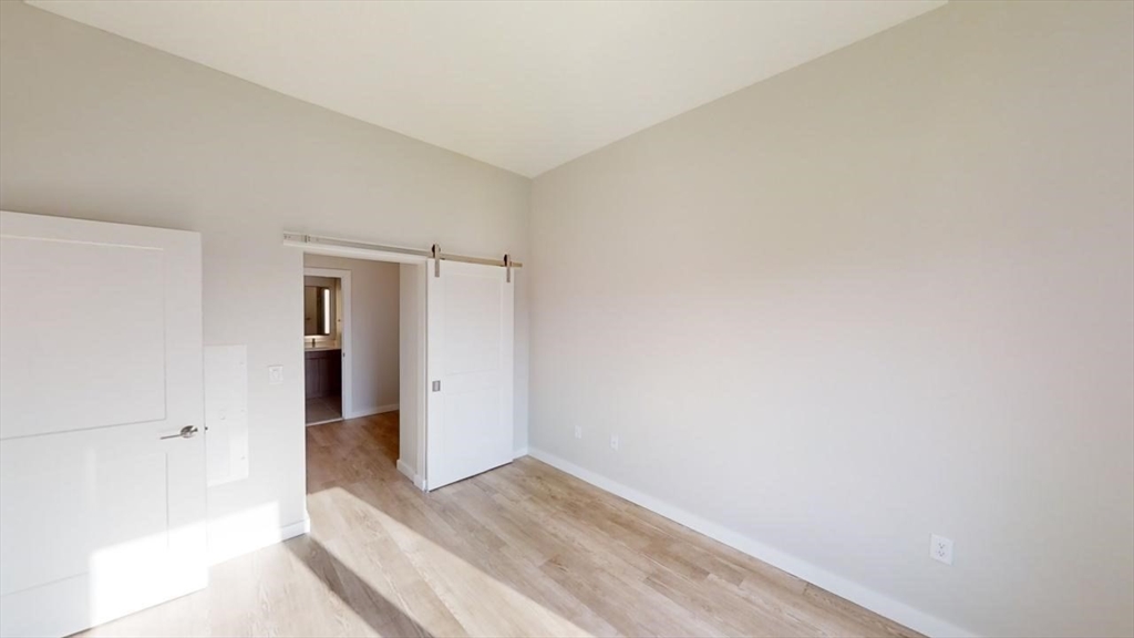 20 4th Ave, Burlington