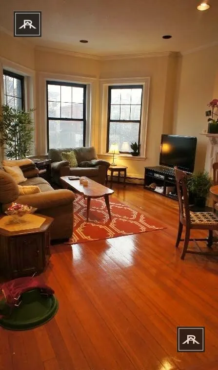 1689 Beacon St, Aspinwall Hill