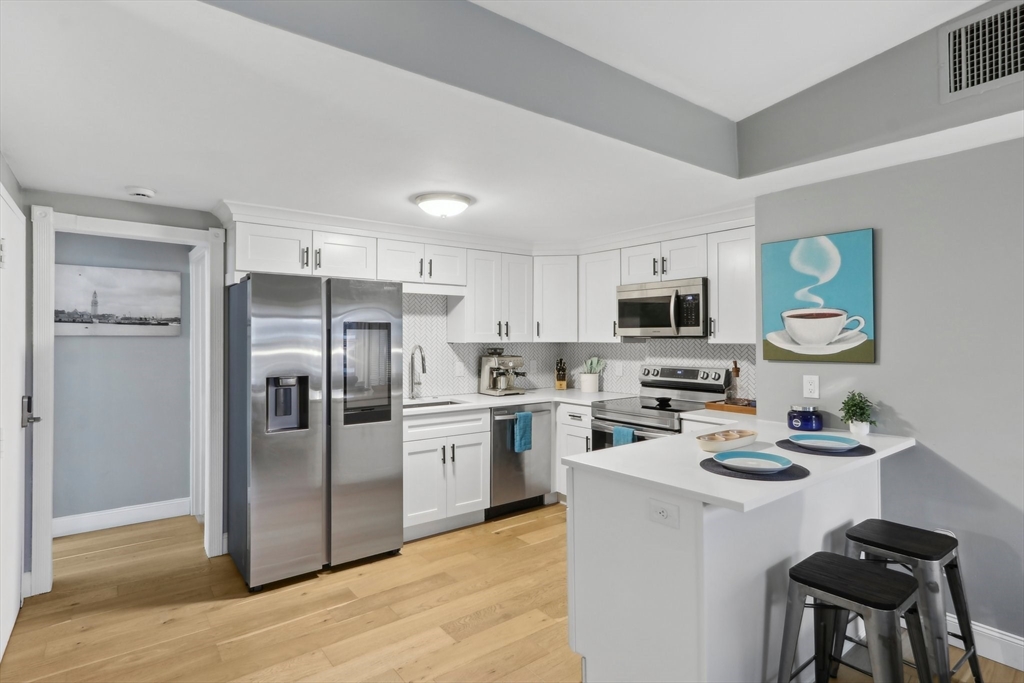 115 W 7th St, South Boston