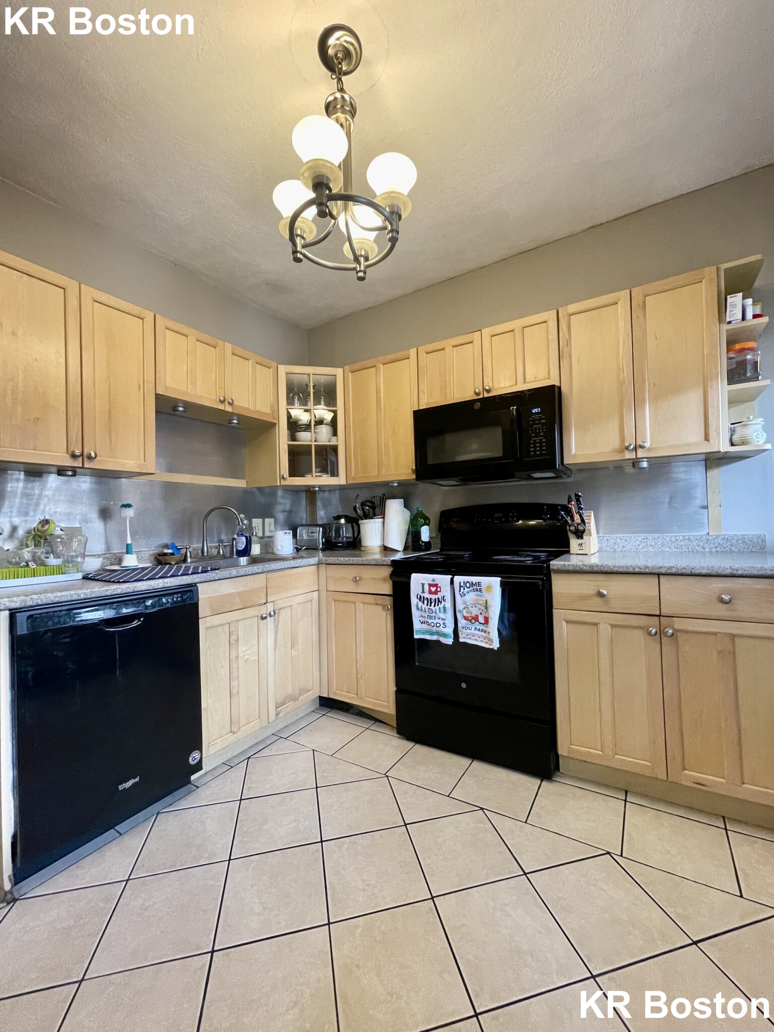 4 bed, 2 bath apartment for rent at 47 Riverdale St Unit 1, Allston — photo 2 of 5