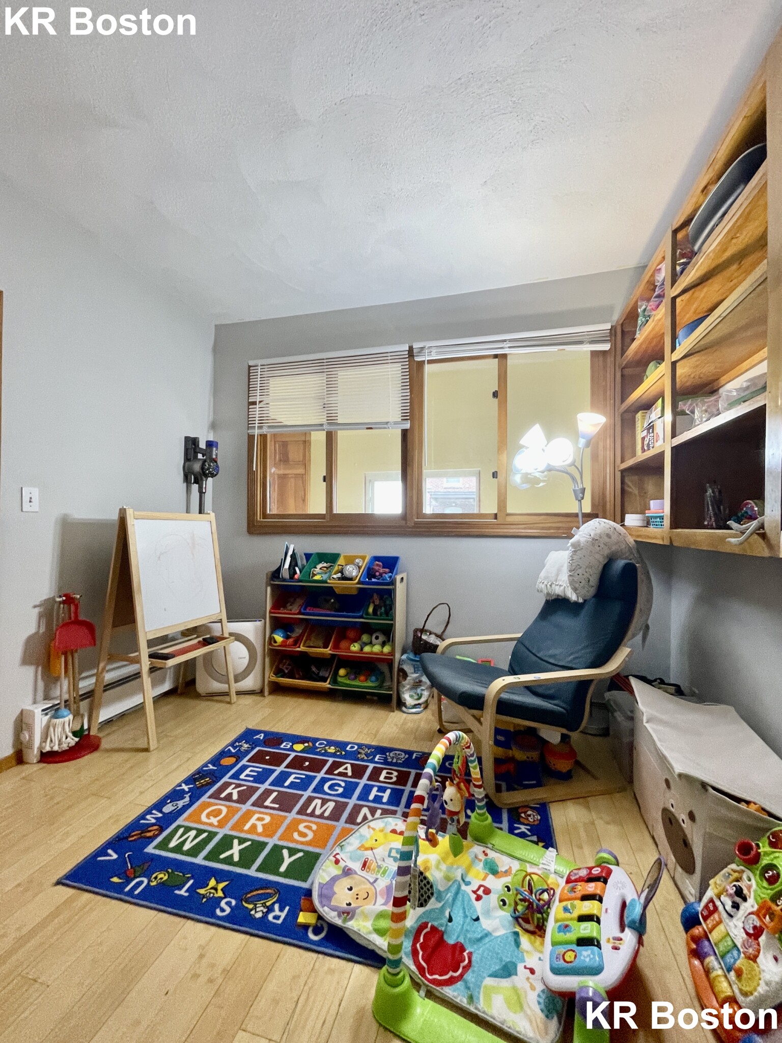 4 bed, 2 bath apartment for rent at 47 Riverdale St Unit 1, Allston — photo 3 of 5