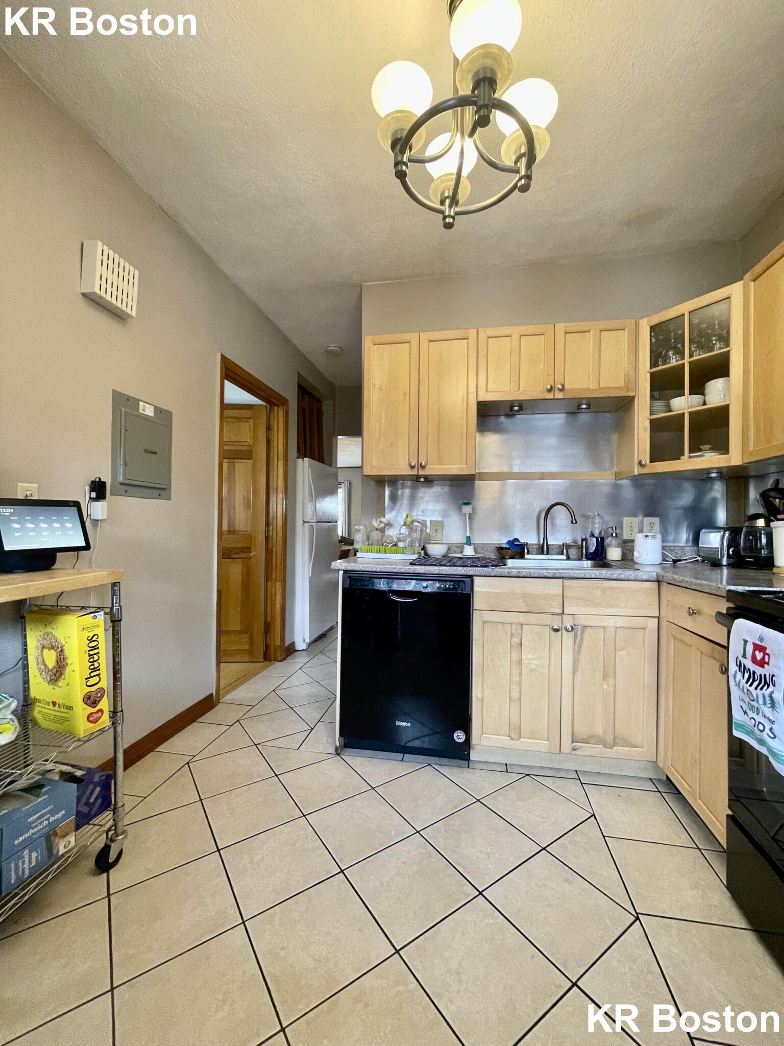 4 bed, 2 bath apartment for rent at 47 Riverdale St Unit 1, Allston — photo 4 of 5