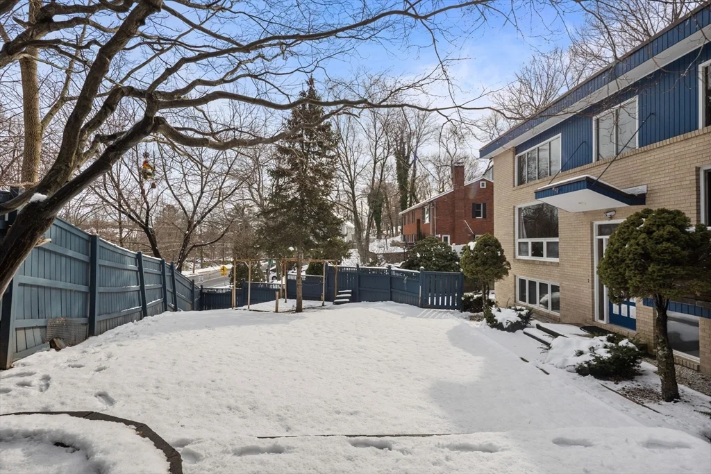 330 Cambridge St, Winchester