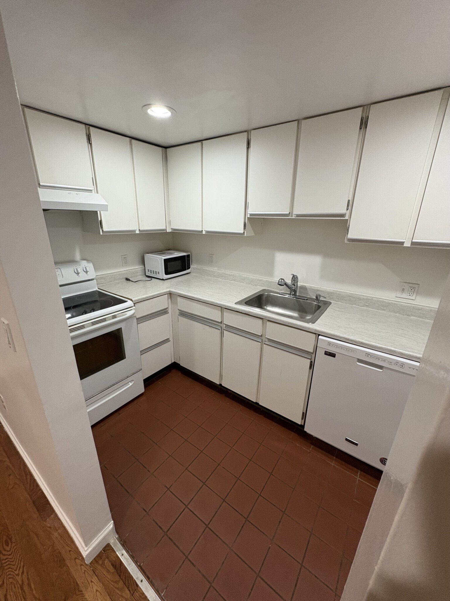 390 Riverway, Mission Hill