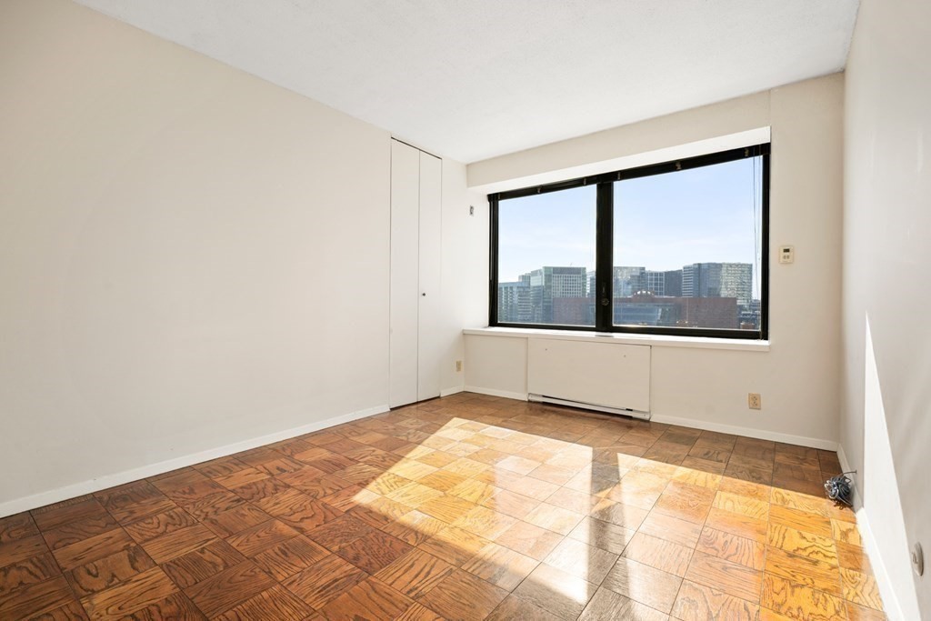 85 E India Row, Waterfront