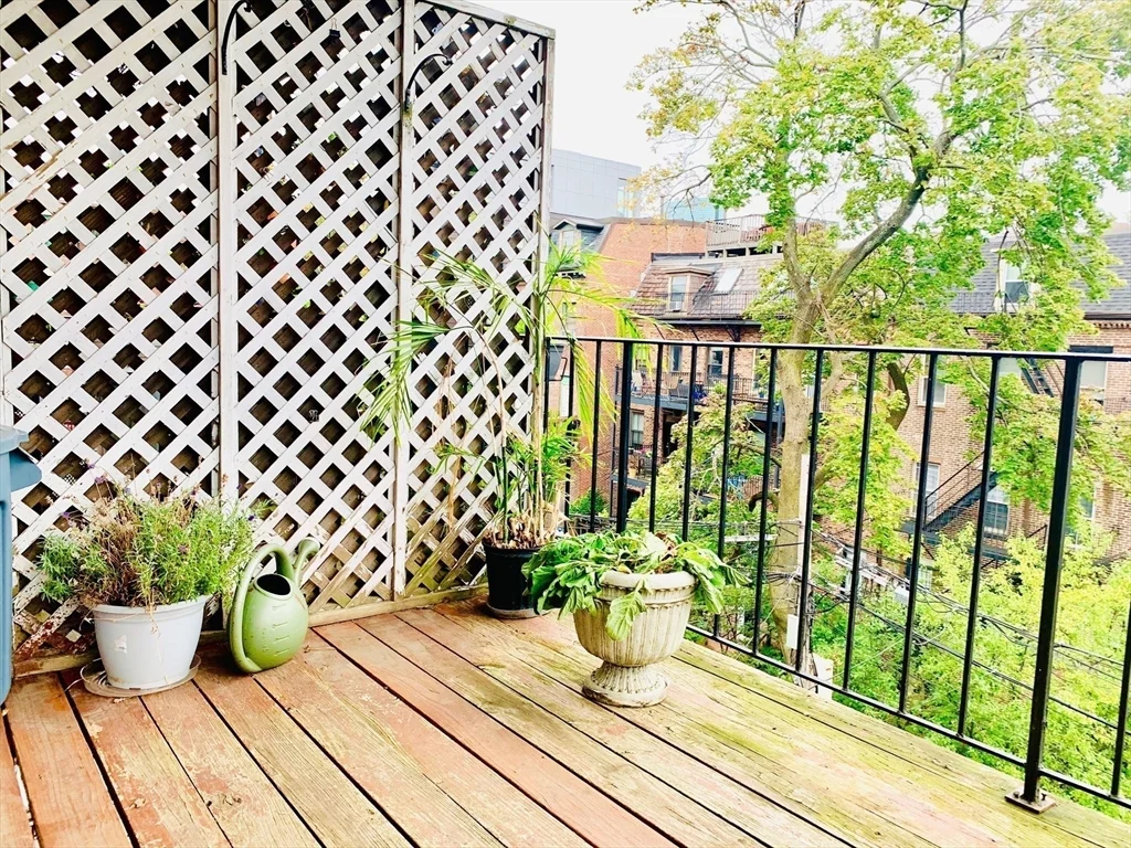 664 Massachusetts Ave, South End