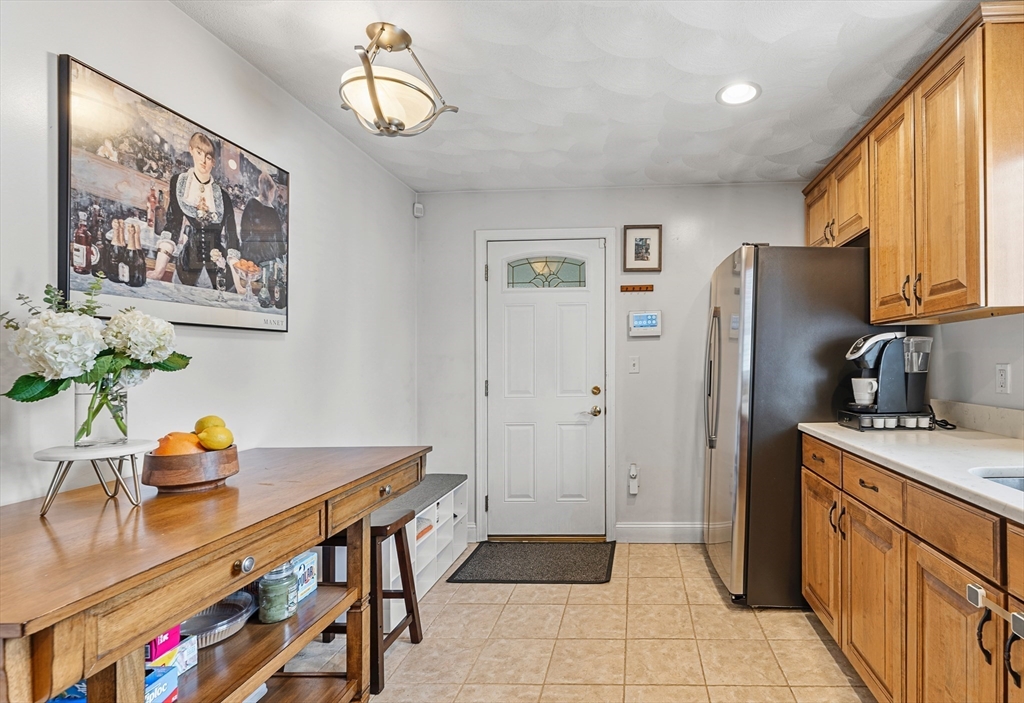 8 Ballard St, Saugus