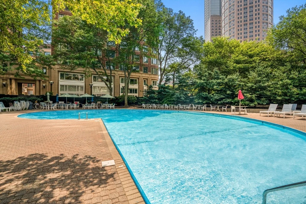 85 East India, Waterfront