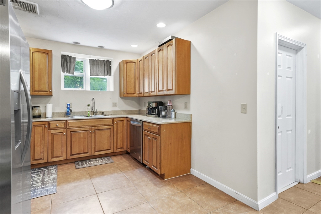 9 Gover Rd, Millbury