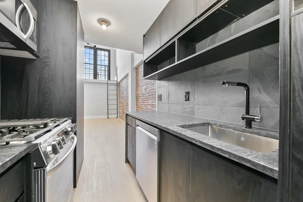 6 Brooks St, East Boston