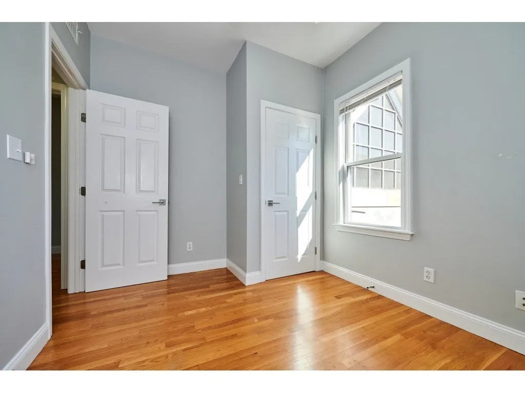 5 Transit St, South Boston