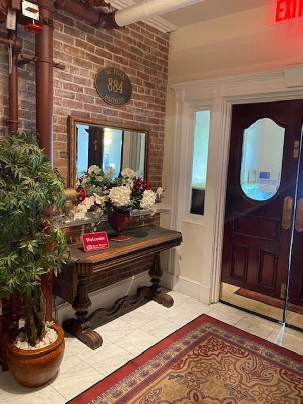 888 Massachusetts Ave, Riverside