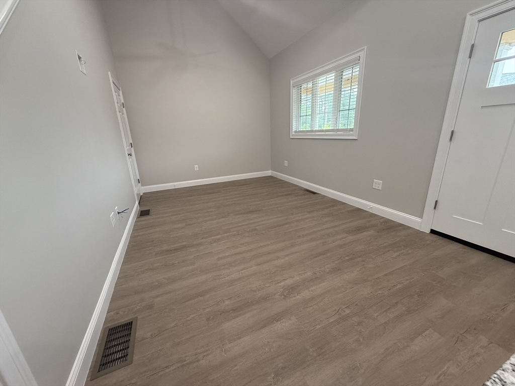 13 Glacier Path, Middleboro