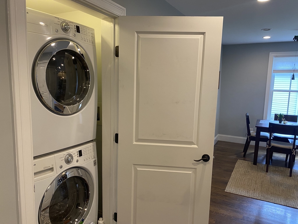 15 Oakdale St, Jamaica Plain