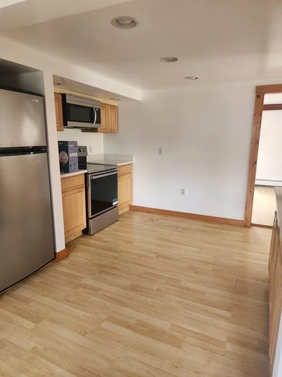 92 Main St, Hopkinton