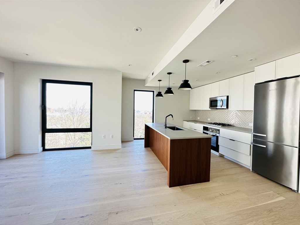 1 Nevins Hill Way, Brighton