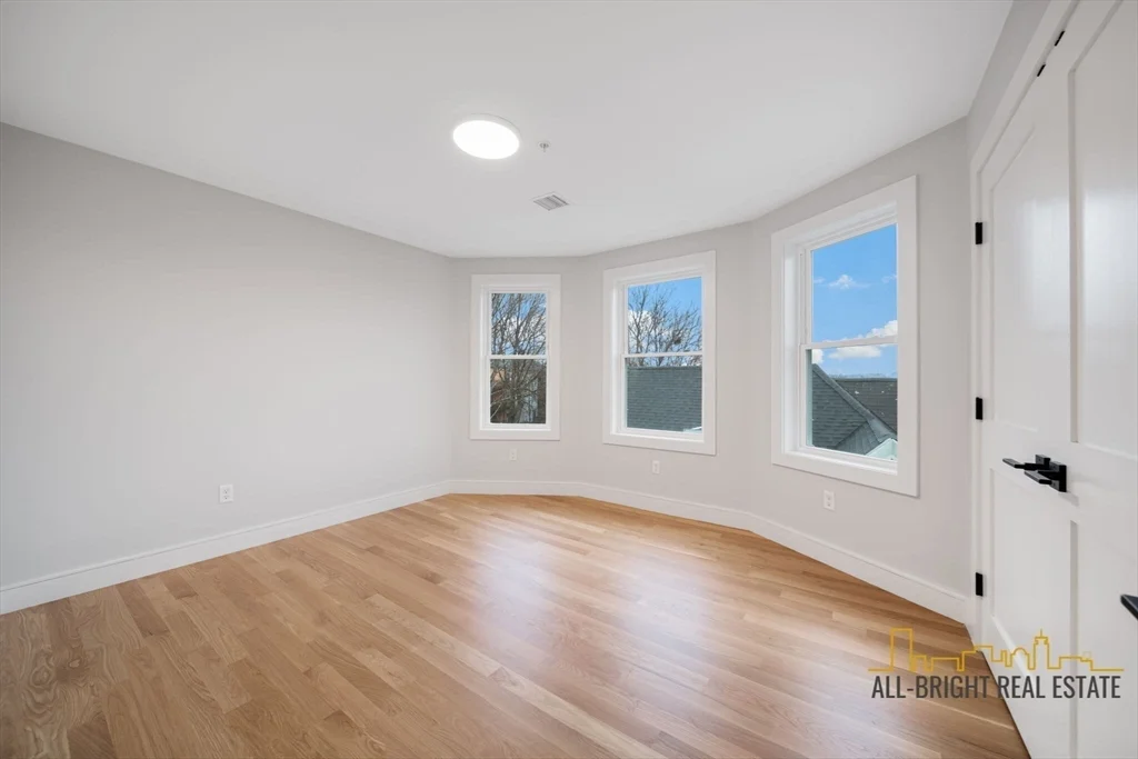 9 Wenham, Jamaica Plain