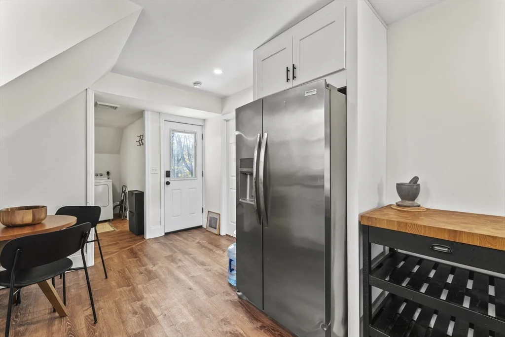 1142 Washington St, Whitman