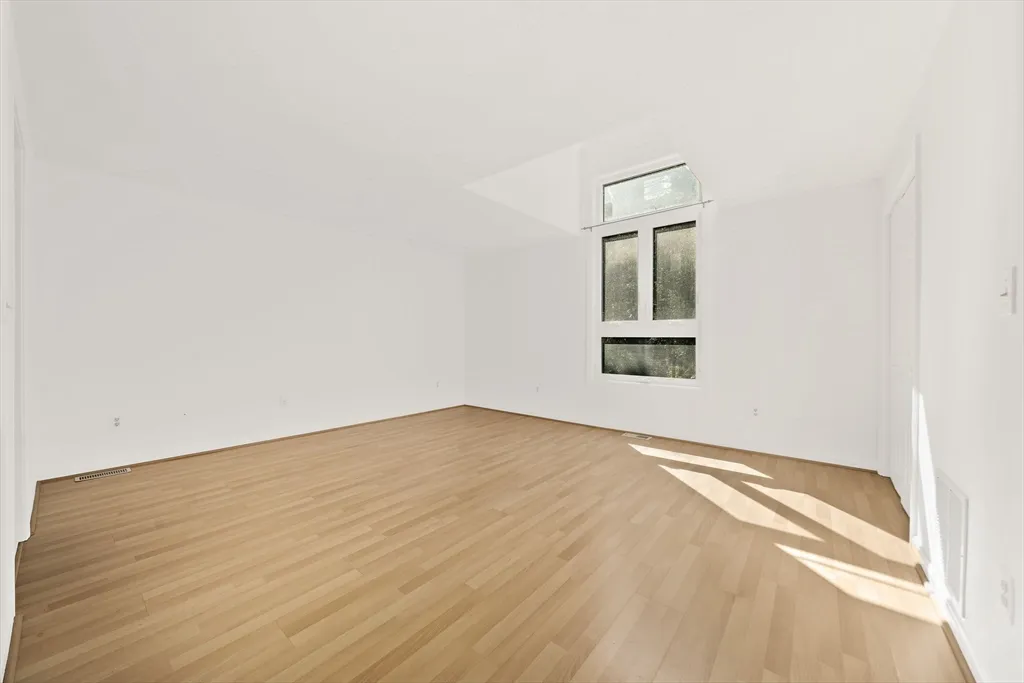 849 Boston Post Rd, E, Marlborough