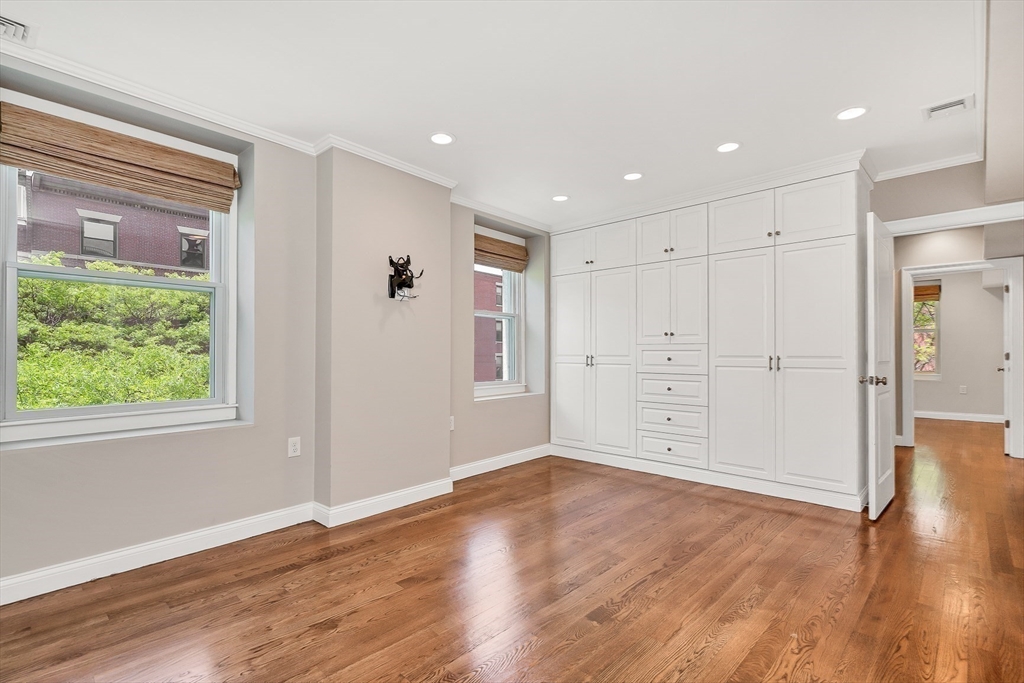 343 Commercial St, Waterfront