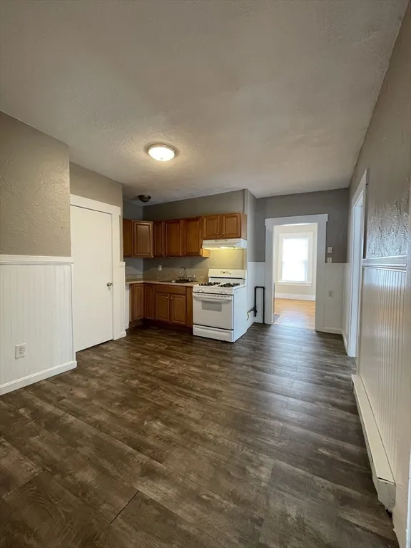 5 Freeland Ter, Worcester