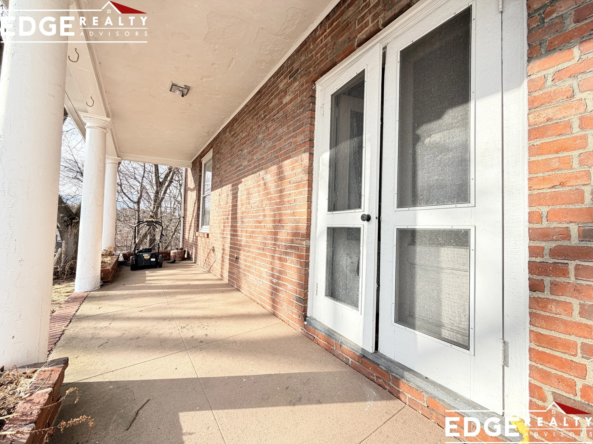 1 Allen Rd, Oak Square