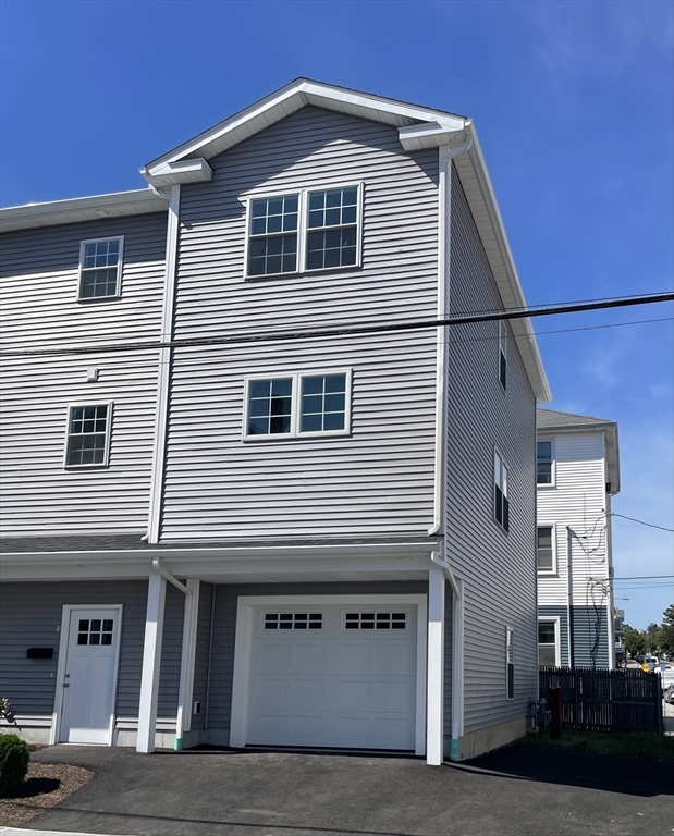 160 Franklin St, Fall River