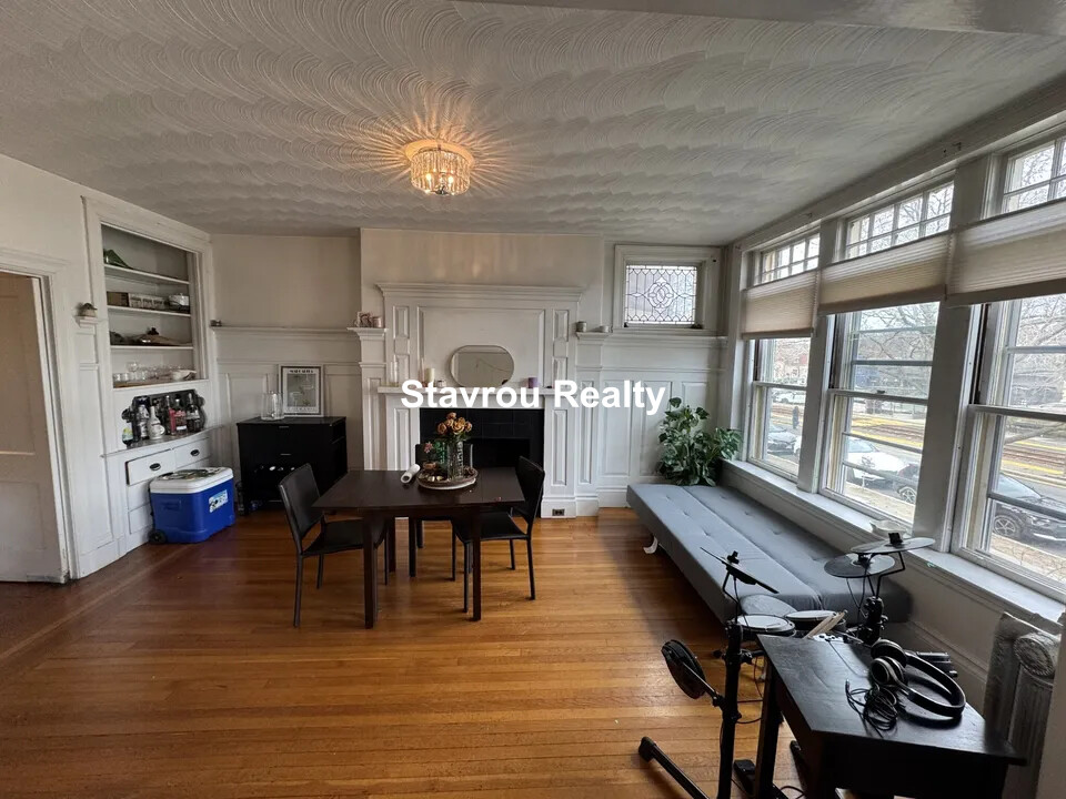 1681 Beacon St, Aspinwall Hill