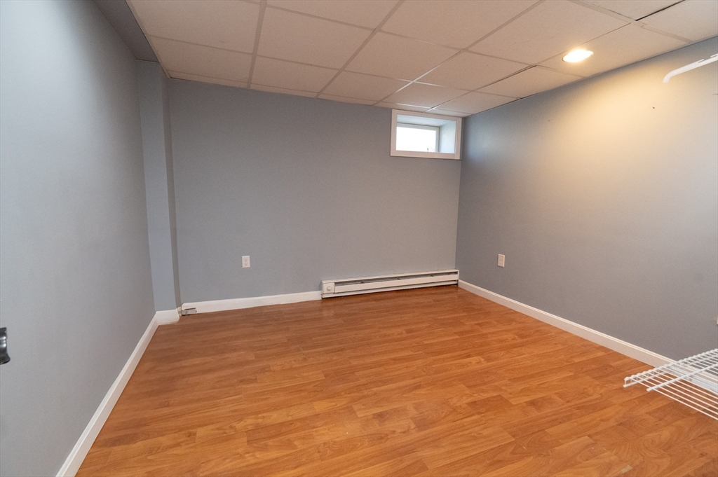 28 Harding Ter, Dedham