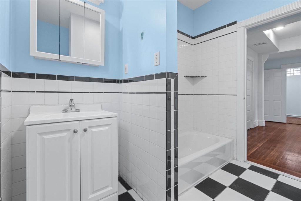 630 Centre St, Jamaica Plain