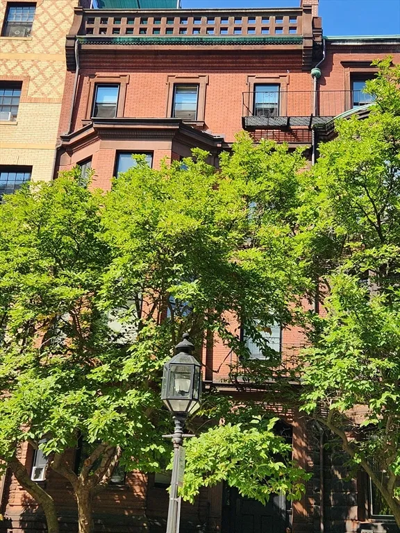 231 Commonwealth Ave, Back Bay